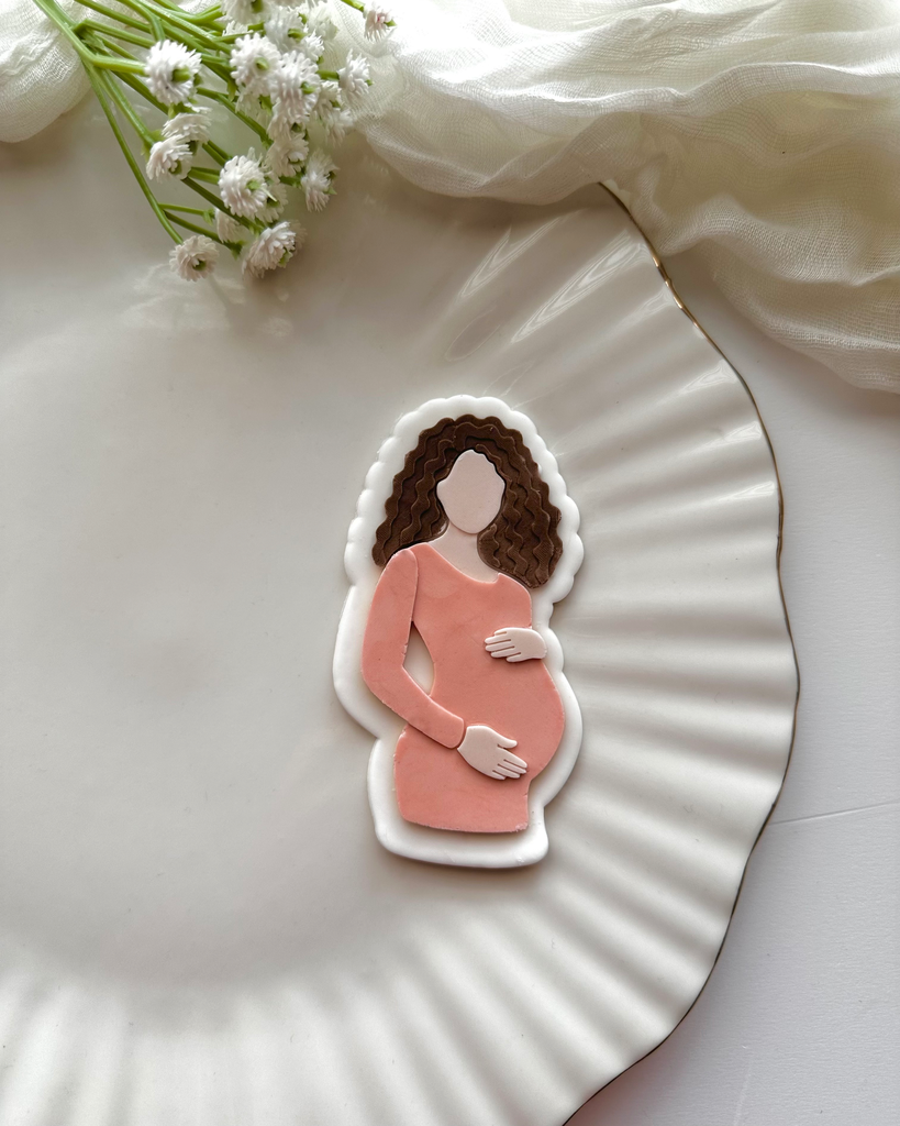 La Future Maman aux Jolies Boucles