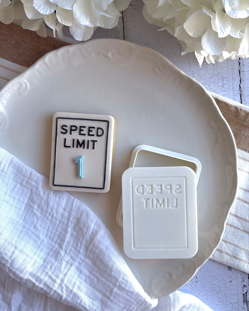 Le Panneau "Speed Limit" (Duo)