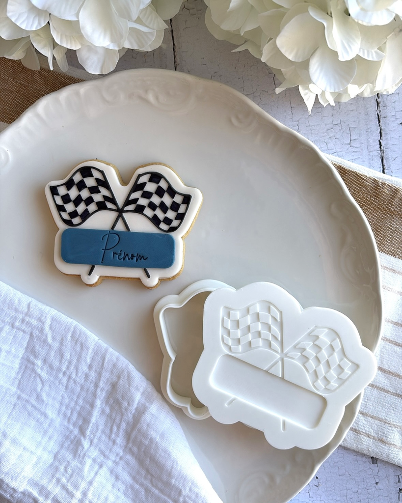 Les Drapeaux à Damier Croisés